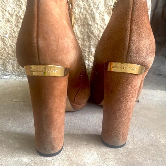 Leather suede, Michael Kors, ankle-length, booties. Size 6.5. High heel. - Picture 2 of 5